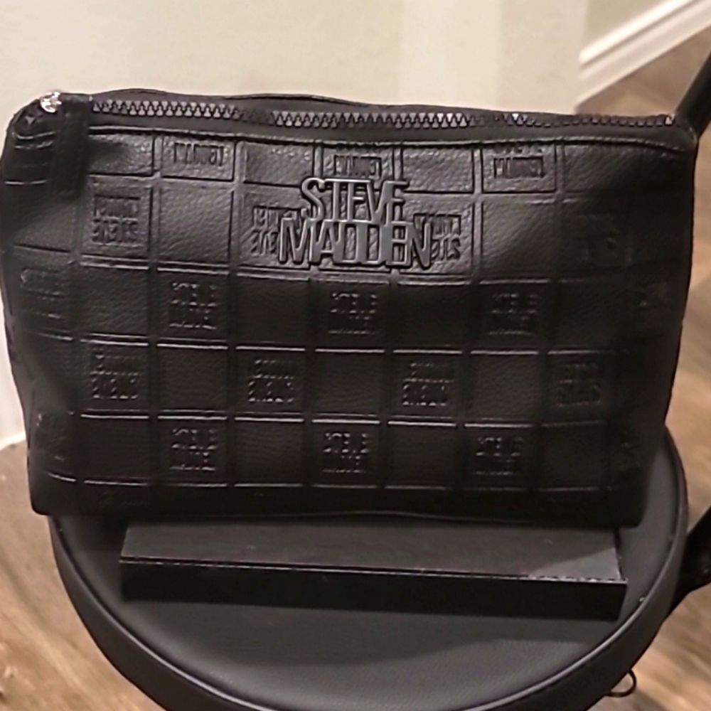 Steve Madden Block Logo Solid & Clear Cosmetic Case - Picture 6 of 9